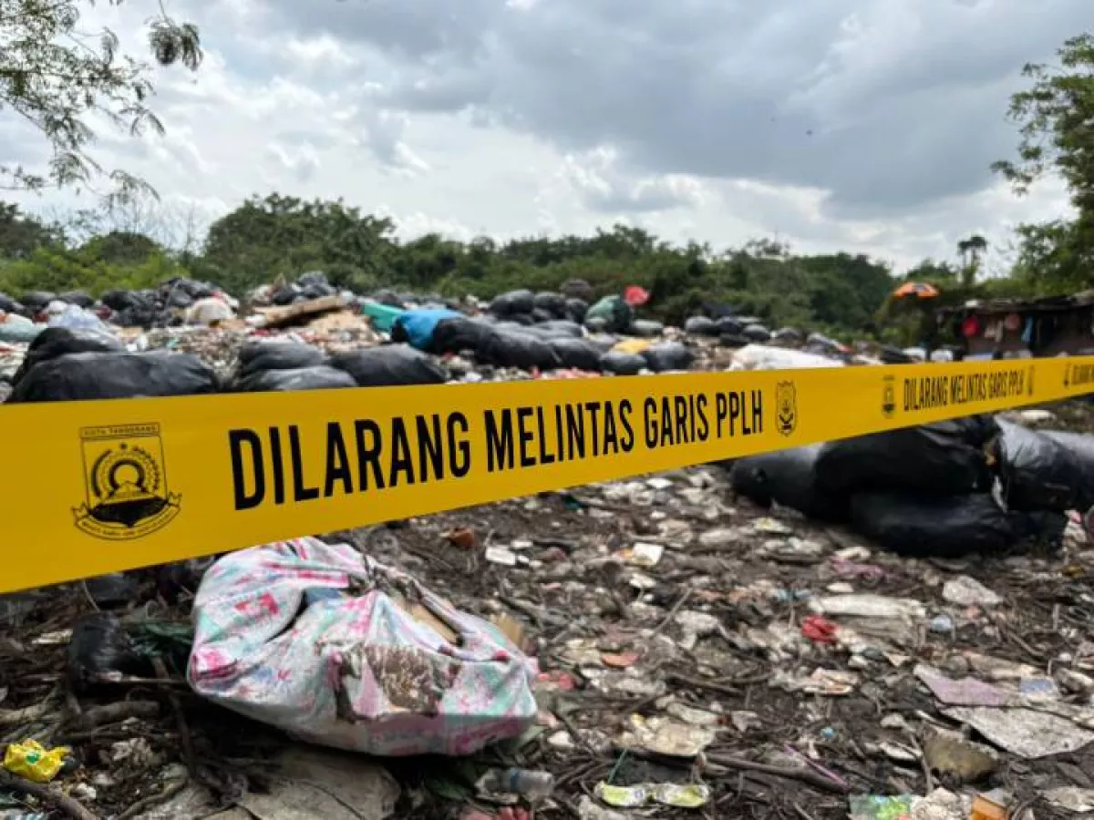 Akhirnya! 4 TPS Ilegal di Bantaran Cisadan Disegel