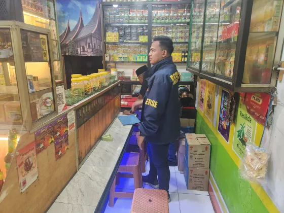 Polisi Tangerang Gelar Razia Miras, Botol Anggur Rajawali Jadi Barbuk!