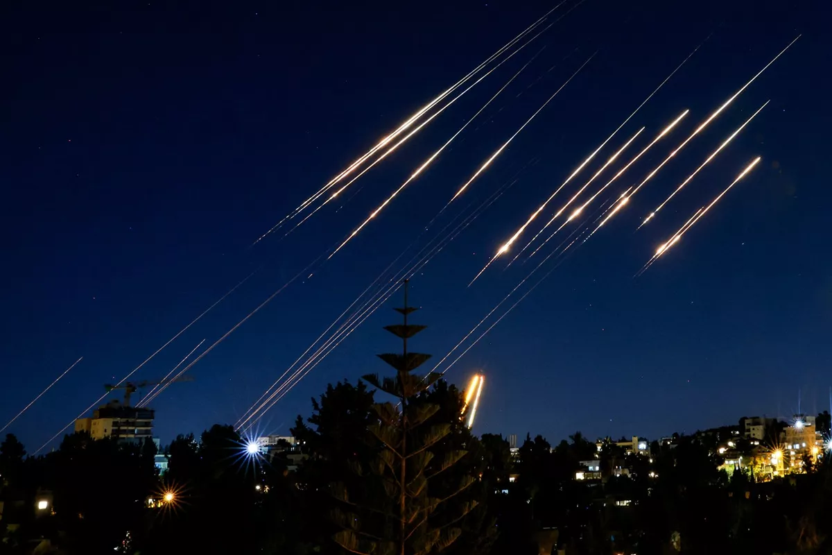 Serangan Iran Makin 'Menggila'! Lebih dari 2.000 Warga AS Dievakuasi dari Israel 