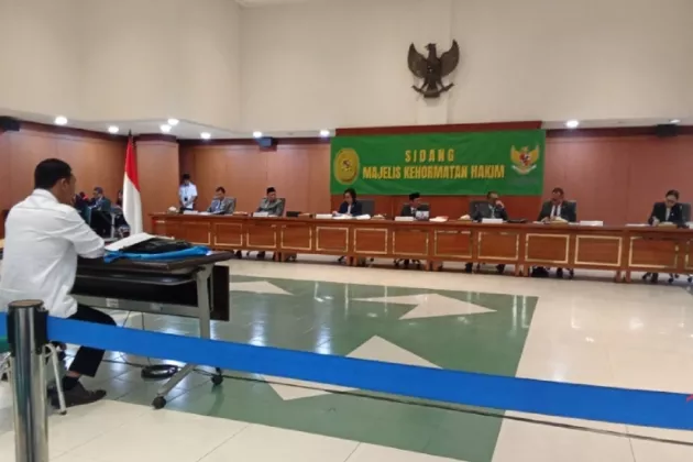 Terbukti Telantarkan Anak dan Istri, Hakim DD Diberhentikan dengan Hak Pensiun