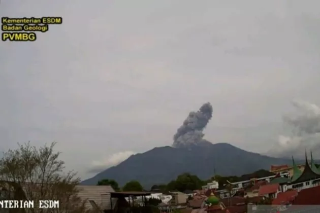 Berstatus Waspada! Gunung Marapi Sumbar Kembali Erupsi