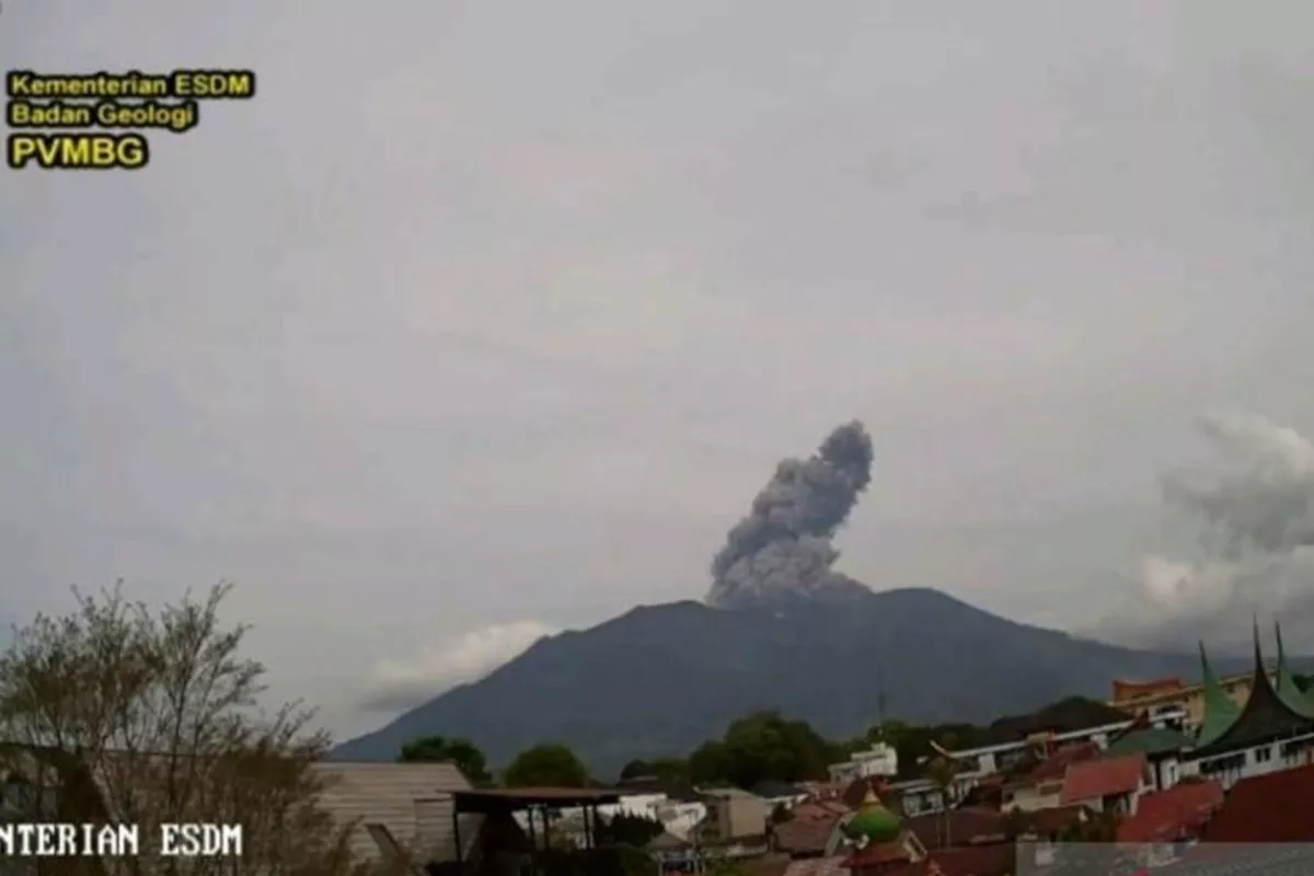Berstatus Waspada! Gunung Marapi Sumbar Kembali Erupsi