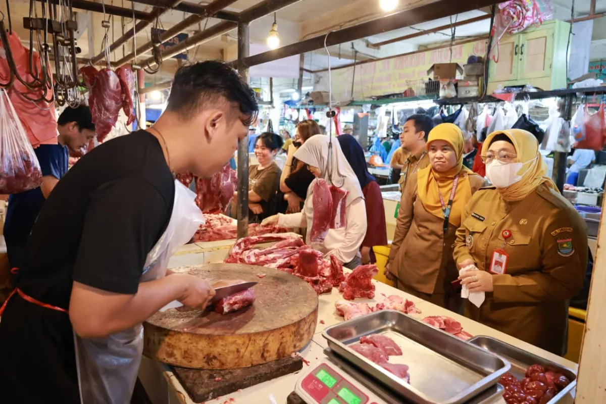 Cek Harga Komoditi Pokok, Wabup Intan: Daging Sapi Idealnya Tidak Lebih dari Rp 160.000 Per Kilogram