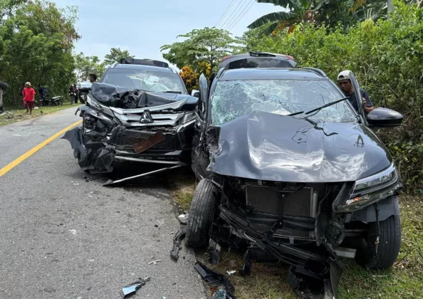 Safari Ramadan Pemprov Sultra Kecelakaan di Buton, Mobil Kadis Perpustakaan Ringsek Hantam Truk Tangki