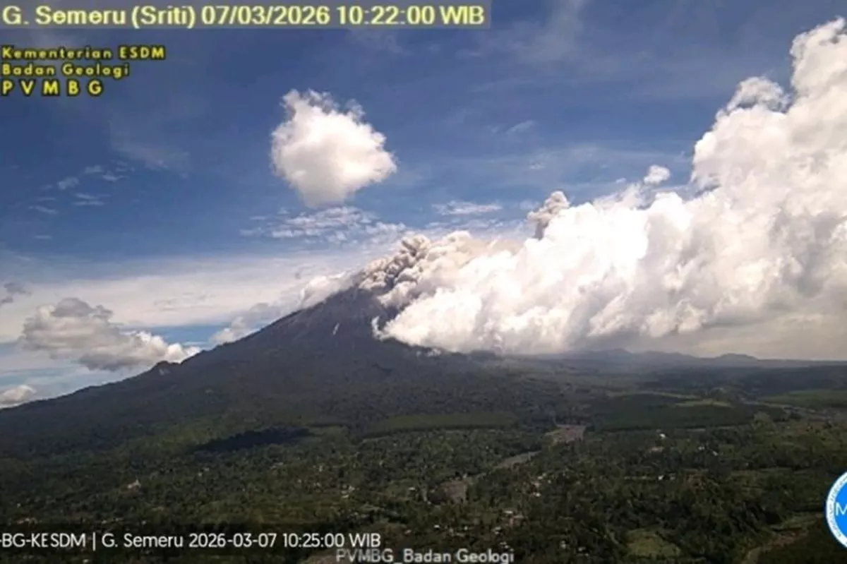 Status Siaga! Luncuran Awan Panas Iringi Erupsi Gunung Semeru