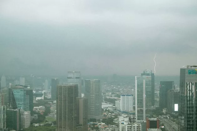 BMKG Prediksi Hari Ini Jakarta Diguyur Hujan Sepanjang Hari, Siang dan Sore Makin Lebat Disertai Petir