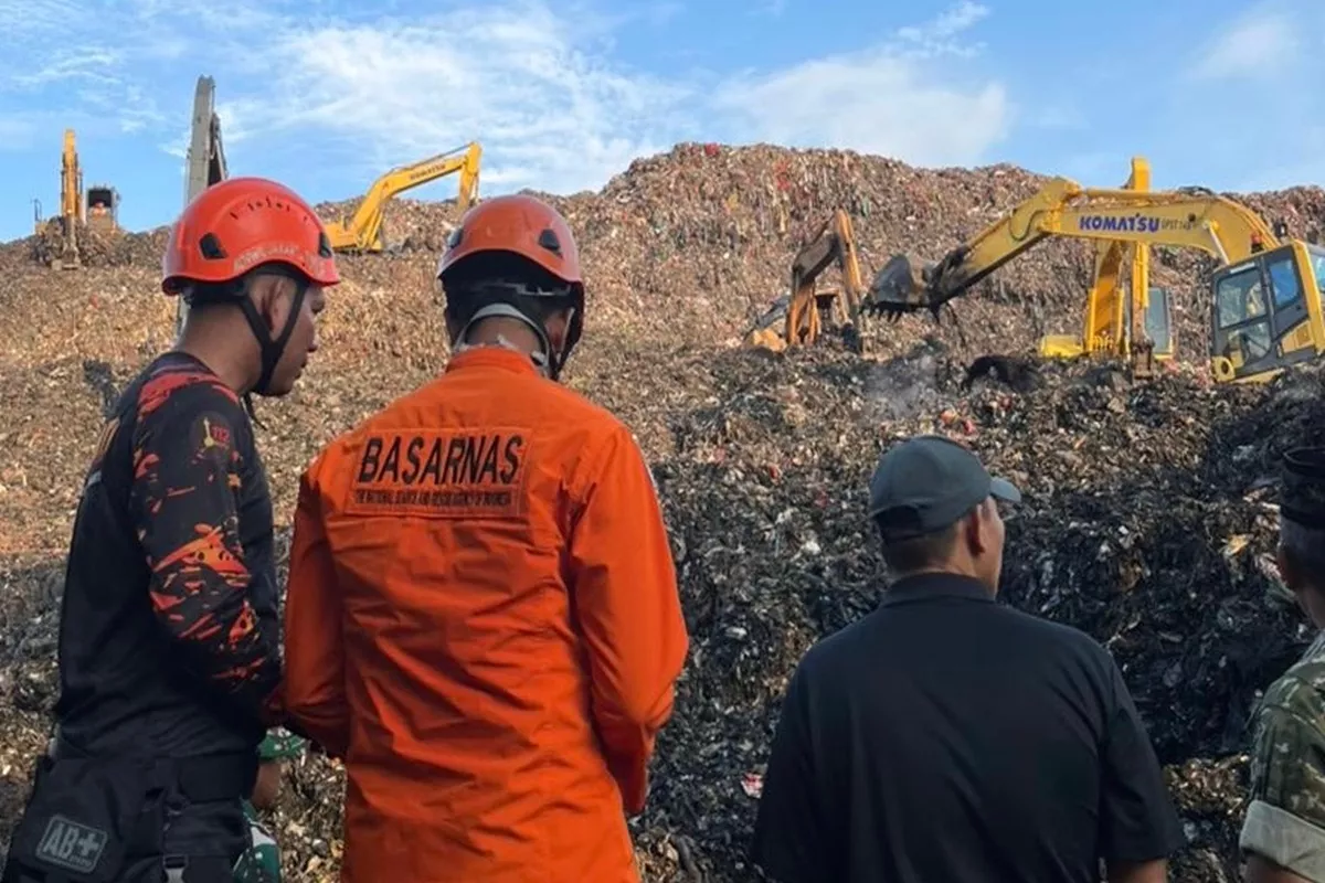 Longsor Gunungan Sampah di Bantar Gebang, 3 Orang Tewas dan Truk Tertimbun