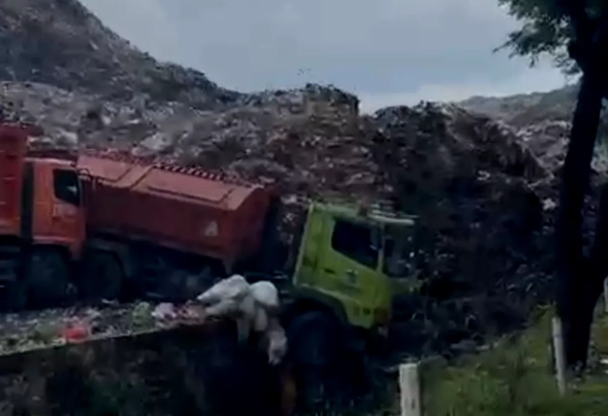 Longsor Gunungan Sampah di Bantargebang: 4 Orang Tewas, Truk dan Warung Tertimbun