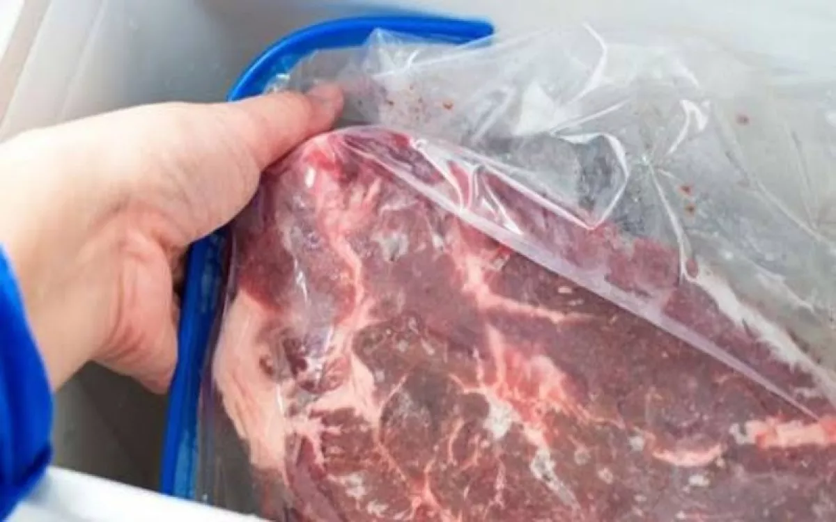 Waspada! Daging Impor Kedaluwarsa Beredar di Pasaran Jelang Idul Fitri dan Nyepi