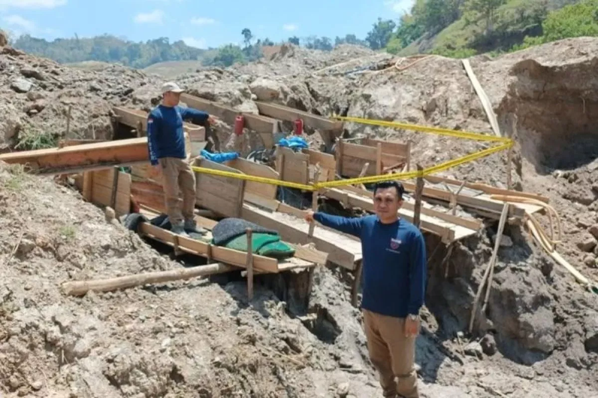 Bareskrim Polri Segel Tambang Emas Ilegal di Bombana, 20 Ton Batu Antimoni Disita