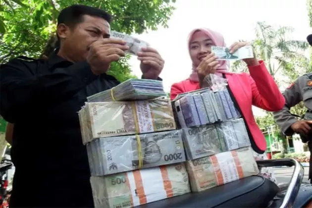 Fenomena Jasa Tukar Uang Baru Lebaran 2026 Menjamur di Pinggir Jalan Jakarta hingga Bogor
