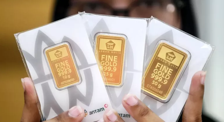 Update Harga Emas Antam Hari Ini: Turun Tipis ke Rp3.042.000 Per Gram
