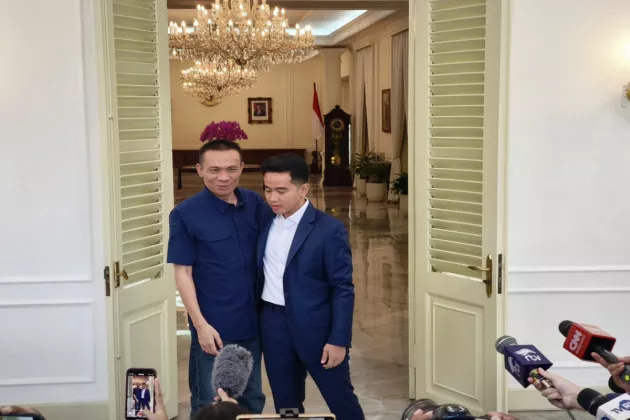 Usai Minta Maaf ke Jokowi, Rismon Tantang Roy Suryo Demonstrasikan Rekonstruksi Keaslian Ijazah
