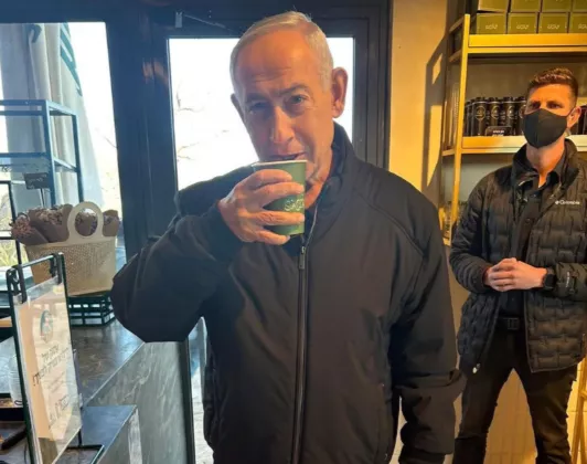 Dikabarkan Tewas Terkena Rudal Iran, Benjamin Netanyahu Unggah Video Sedang Ngopi di Caffe
