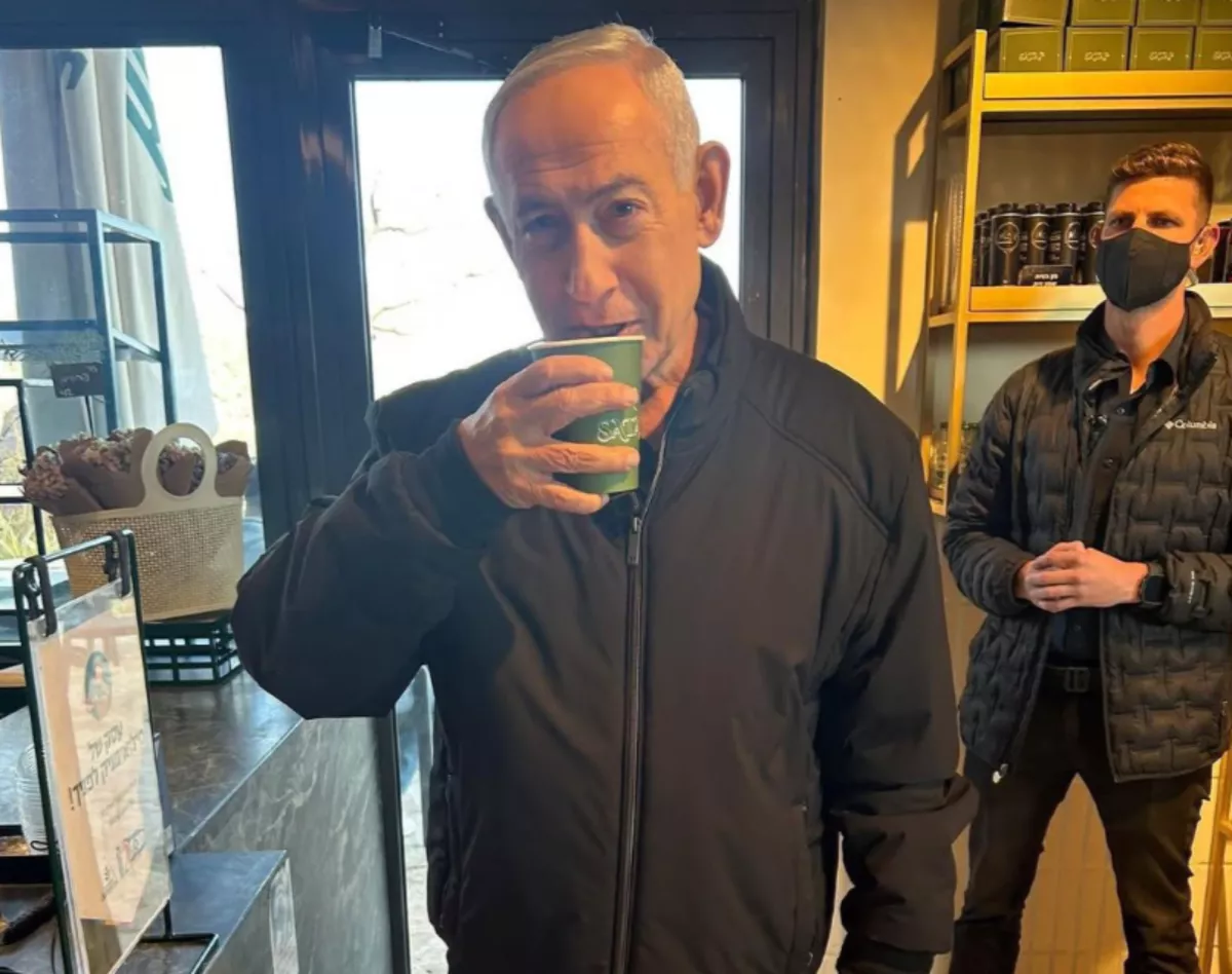 Dikabarkan Tewas Terkena Rudal Iran, Benjamin Netanyahu Unggah Video Sedang Ngopi di Caffe
