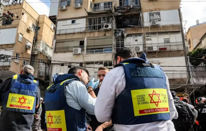 Iran Kirim Serangan Rudal ke Israel, 8 Orang Terluka