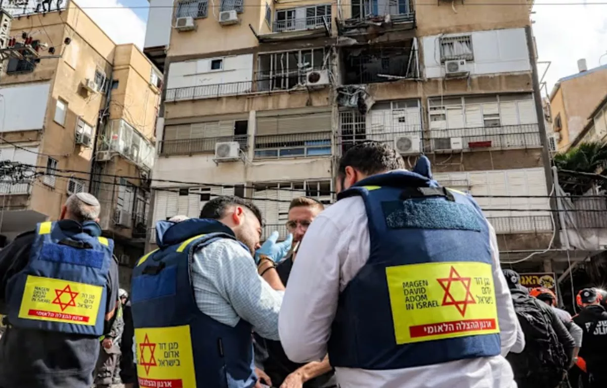 Iran Kirim Serangan Rudal ke Israel, 8 Orang Terluka