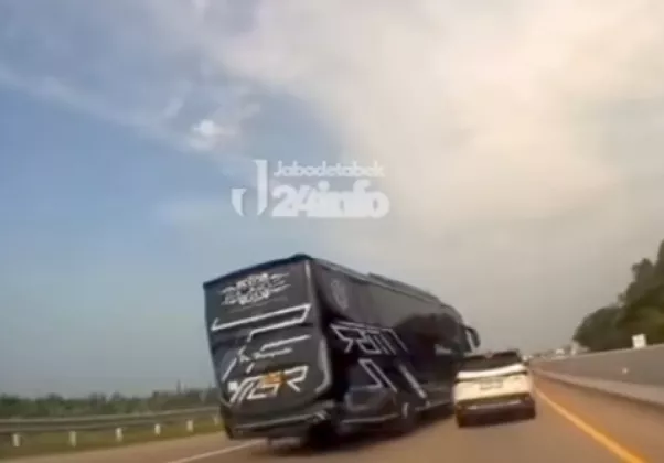Kecelakaan Maut di Tol Trans  Jawa: Bus PO Haryanto Hantam 5 Mobil Pemudik