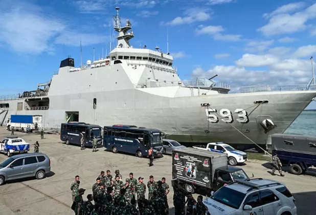 Mudik Anti-Mainstream: Ratusan Pemudik dan Motor Tiba di Semarang Naik Kapal Perang KRI Banda Aceh