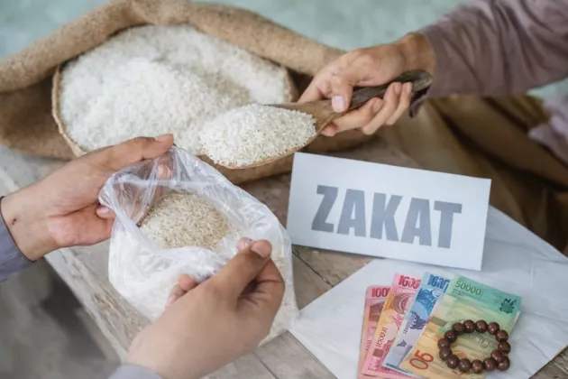 Apakah Zakat Fitrah Bisa dengan Uang? Begini Penjelasan MUI