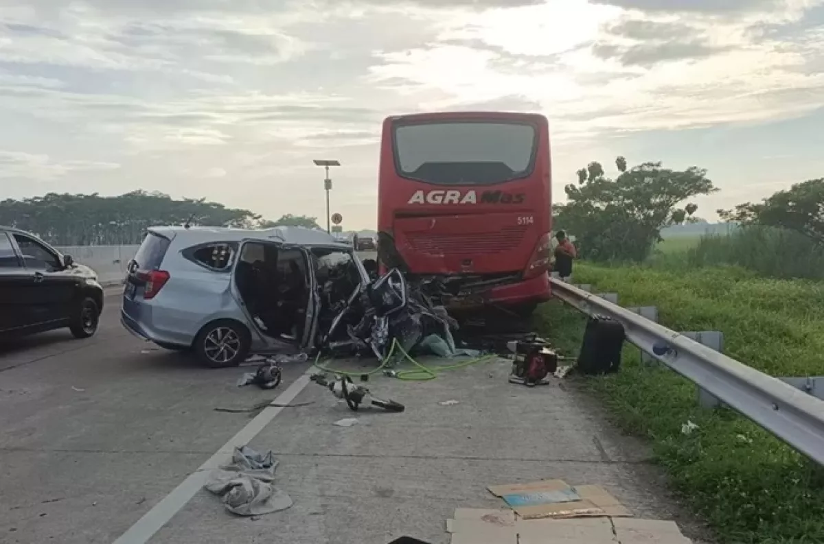 Kecelakaan Maut Tol Pejagan–Pemalang KM 290+700: Toyota Calya Tabrak Bus Agra Mas, 4 Orang Tewas