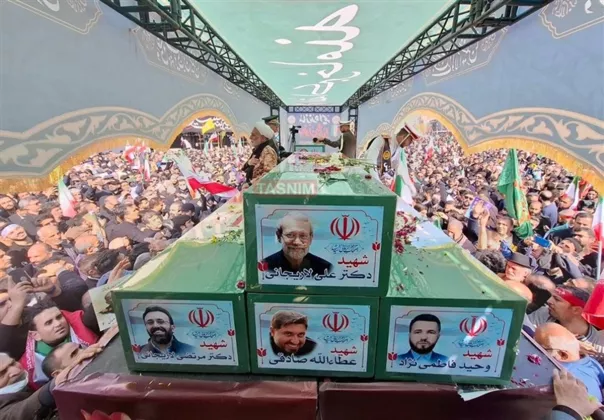 Teheran Memutih: Jutaan Warga Lepas Kepergian Ali Larijani dan Komandan Tertinggi Basij