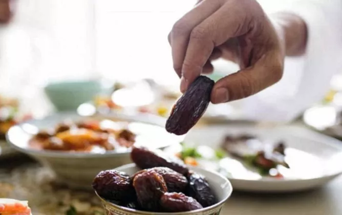Rahasia 3 Butir Kurma Sebelum Berangkat Salat Id Menurut Hadis Sahih