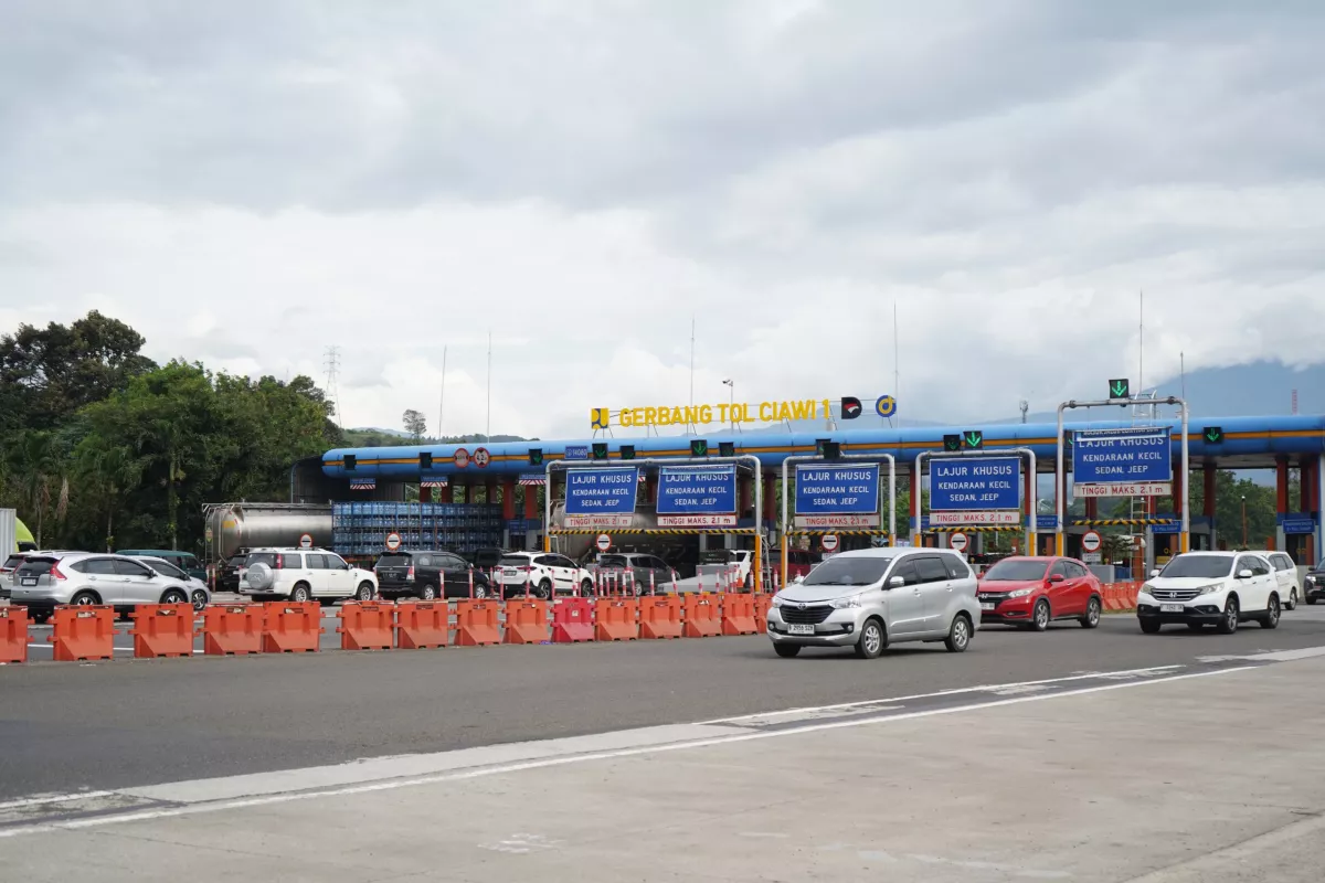 Berita Terbaru: Contraflow Tol Japek, Mudik Idulfitri Makin Lancar!