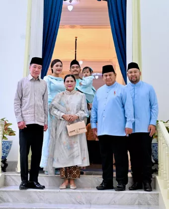 Gaya Busana Iriana Jokowi saat Lebaran di Istana: Tampil Elegan dengan Busana Muslim Bernuansa Chic