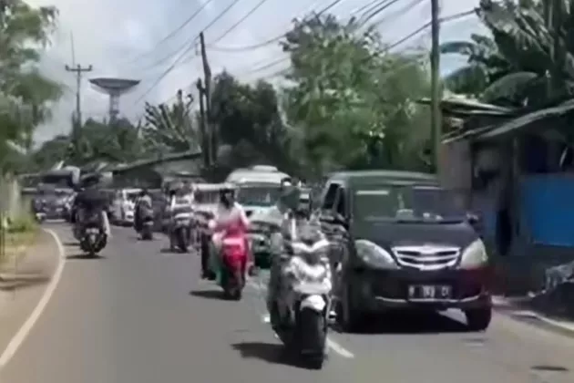 Libur Lebaran Membludak! Jalur Puncak Diserbu Wisatawan, Polisi Terapkan One Way