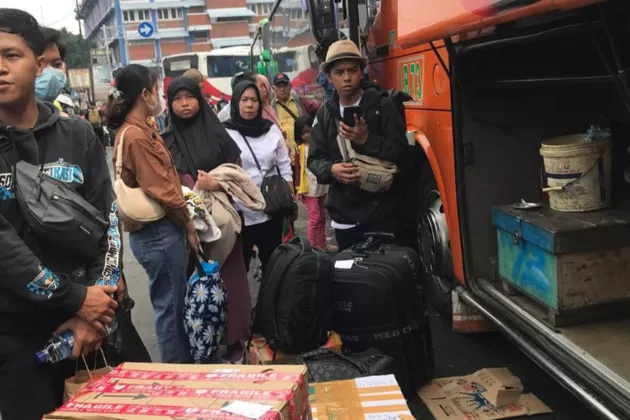 Arus Balik Mulai Memuncak! Terminal Bekasi Diserbu Pemudik Sejak H+2 Lebaran