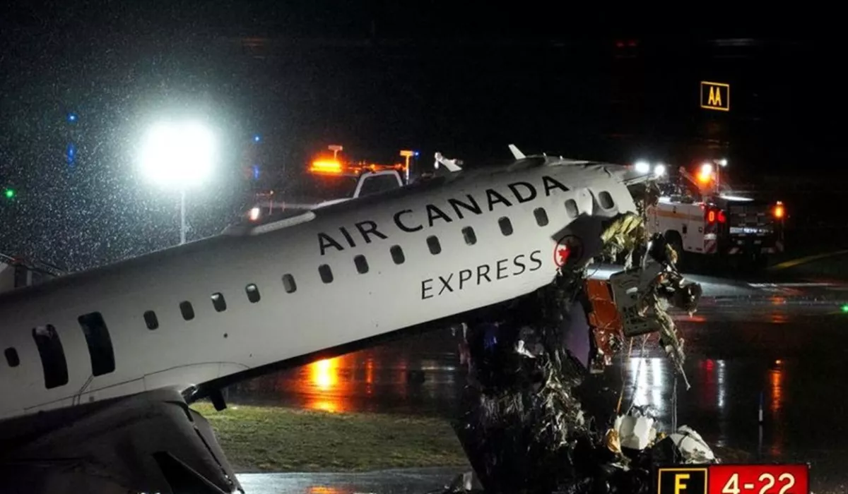 HOROR DI LAGUARDIA! Air Canada Express TABRAK Truk Damkar, Pilot - Kopilot Tewas SEKETIKA, Kokpit Hancur 