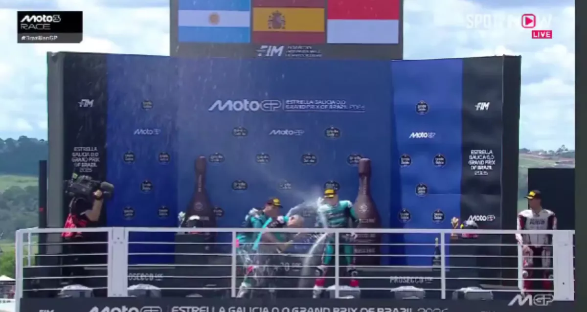 Momen Veda Ega Naik Podium Tapi Menghindar Saat Siraman Sampanye di Moto3 Brasil
