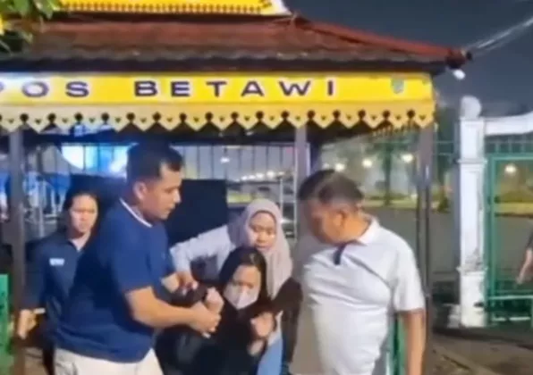 Paspampres Gagalkan Aksi Percobaan Bunuh Diri Wanita Muda di Depan Istana Merdeka