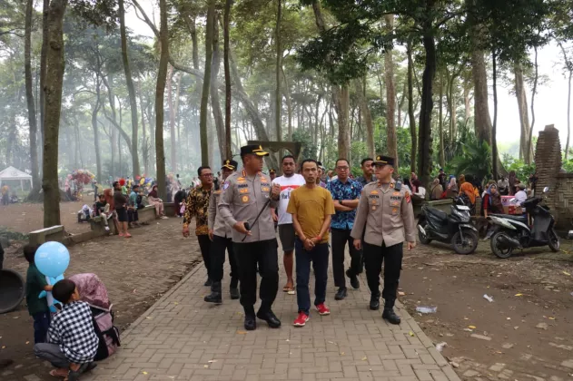 Dihuni Ratusan Monyet, Makam Keramat Solear Masih Jadi Magnet Wisata Religi di Tangerang