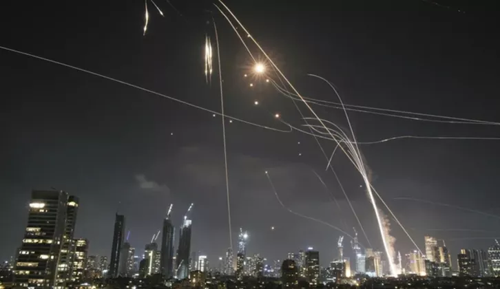 Operasi 'YA SHADEED AL-QUWA Iran: Tel Aviv Luluh Lantak