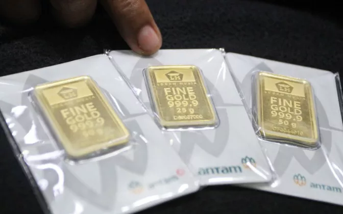 Harga Emas Antam Anjlok Rp40.000 Hari Ini, Simak Rincian Terbarunya!