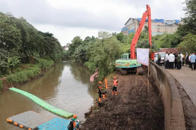 Pemprov DKI Tutup Permanen Penampungan Sampah di Kali TPU Tanah Kusir