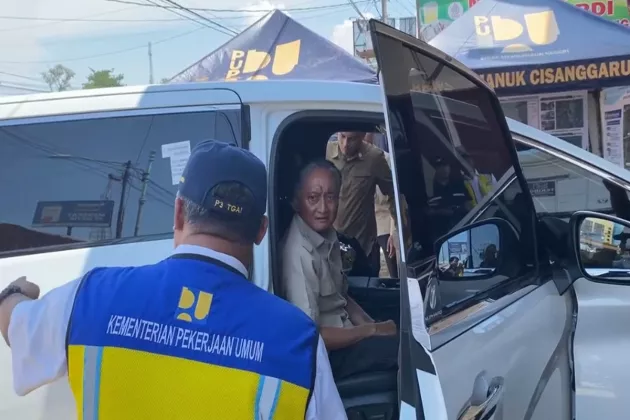Aksi Tak Biasa Menteri PU: Nyetir Sendiri Telusuri Tol Trans Jawa, Langsung Bedah Masalah Banjir