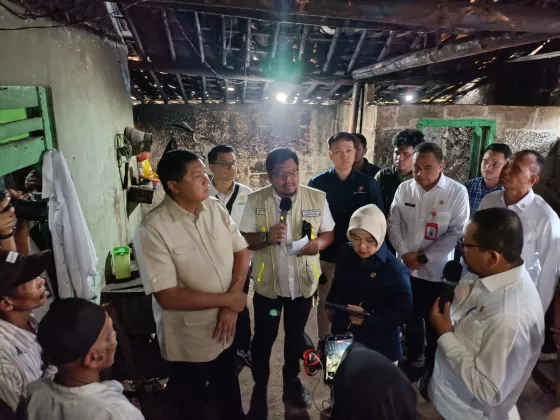Tinjau Rumah Tak Layak Huni di Tangerang, Menteri PKP Pastikan Bantuan Tepat Sasaran 