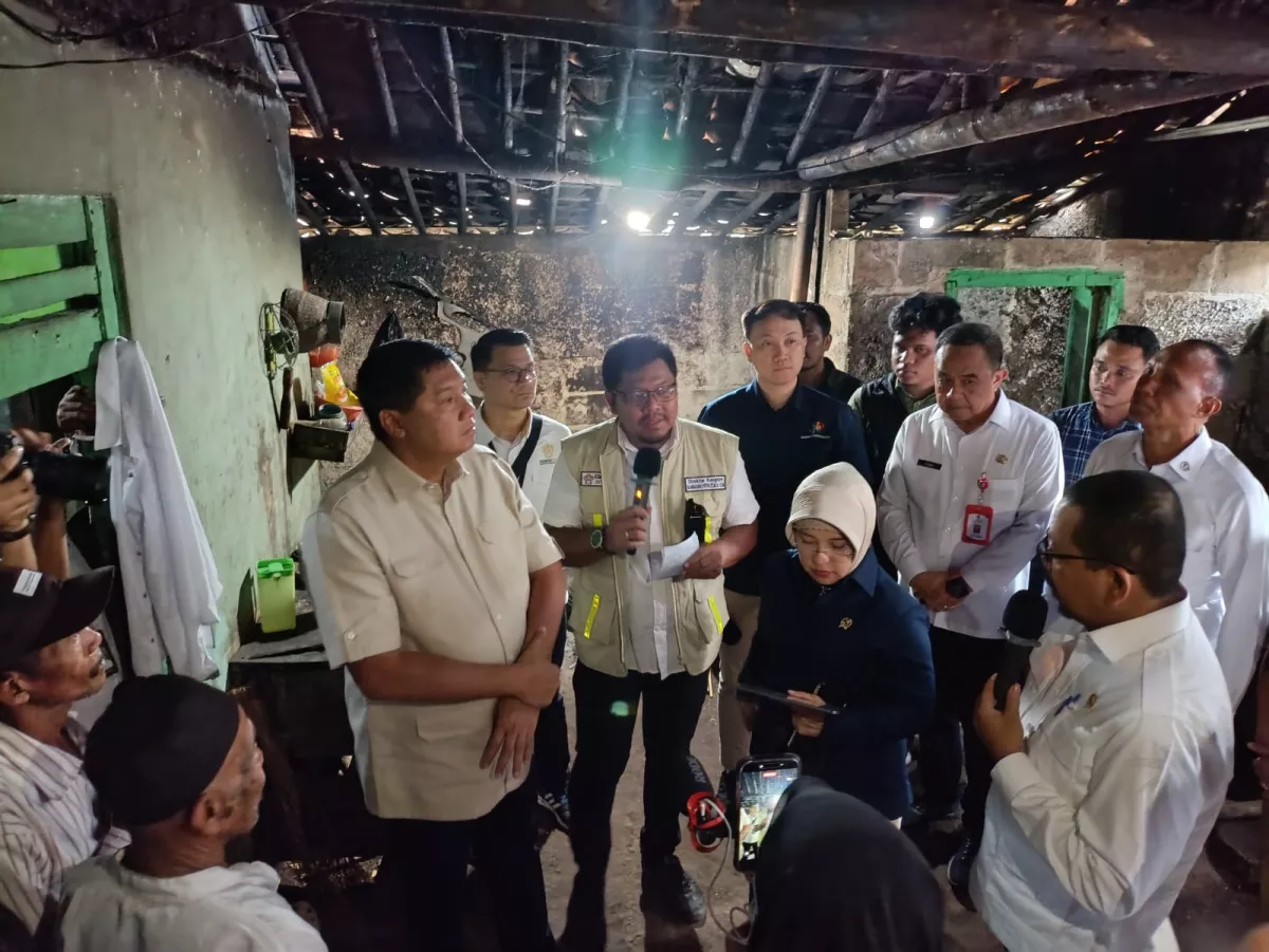 Tinjau Rumah Tak Layak Huni di Tangerang, Menteri PKP Pastikan Bantuan Tepat Sasaran 