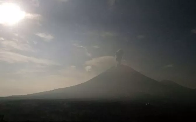 Gunung Semeru Erupsi 4 Kali Pagi Ini, Kolom Abu Tembus 1.200 Meter!