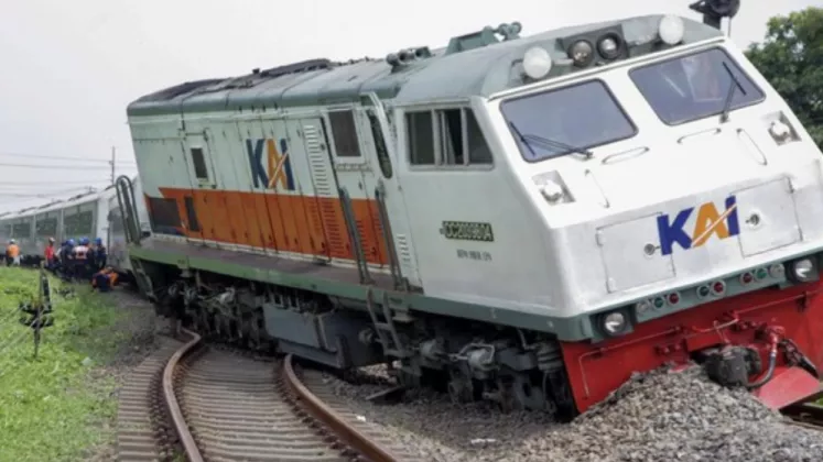 Jalur Kereta Lumpuh Total! KA Bangunkarta Anjlok di Bumiayu, Cek Daftar Perjalanan yang Dibatalkan