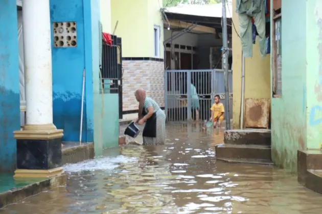 Kondisi Terkini Banjir Cipondoh, Petugas Gabungan Masih Bersiaga 