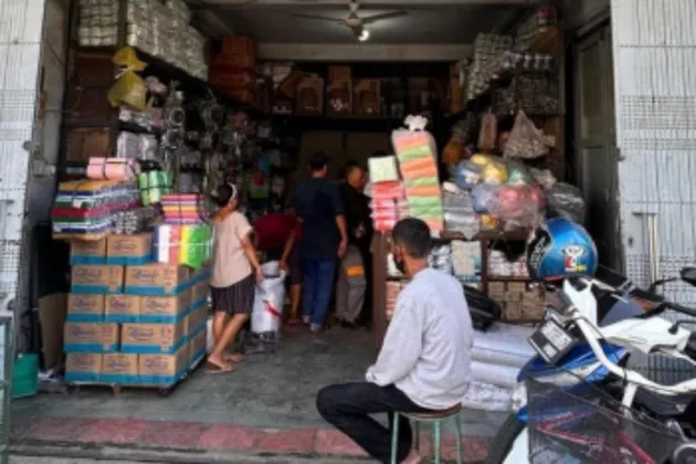 Harga Plastik Melonjak hingga 90 Persen, Sembako Ikut Naik di Cirebon