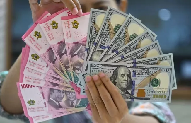 NGERIII! Rupiah Hari Ini AMBRUK Rp17.119 per Dolar AS, Ekonomi RI ZONA BAHAYA, APBN Terancam JEBOL