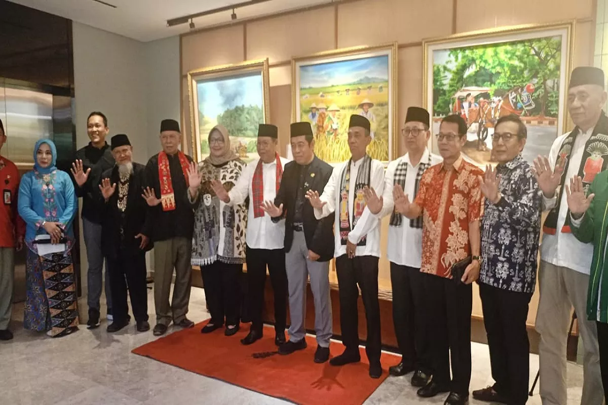 HEBOH! Pelukis Betawi Tembus Panggung Dunia, Ketua DPRD DKI Terkesima Karya Sarnadi Adam