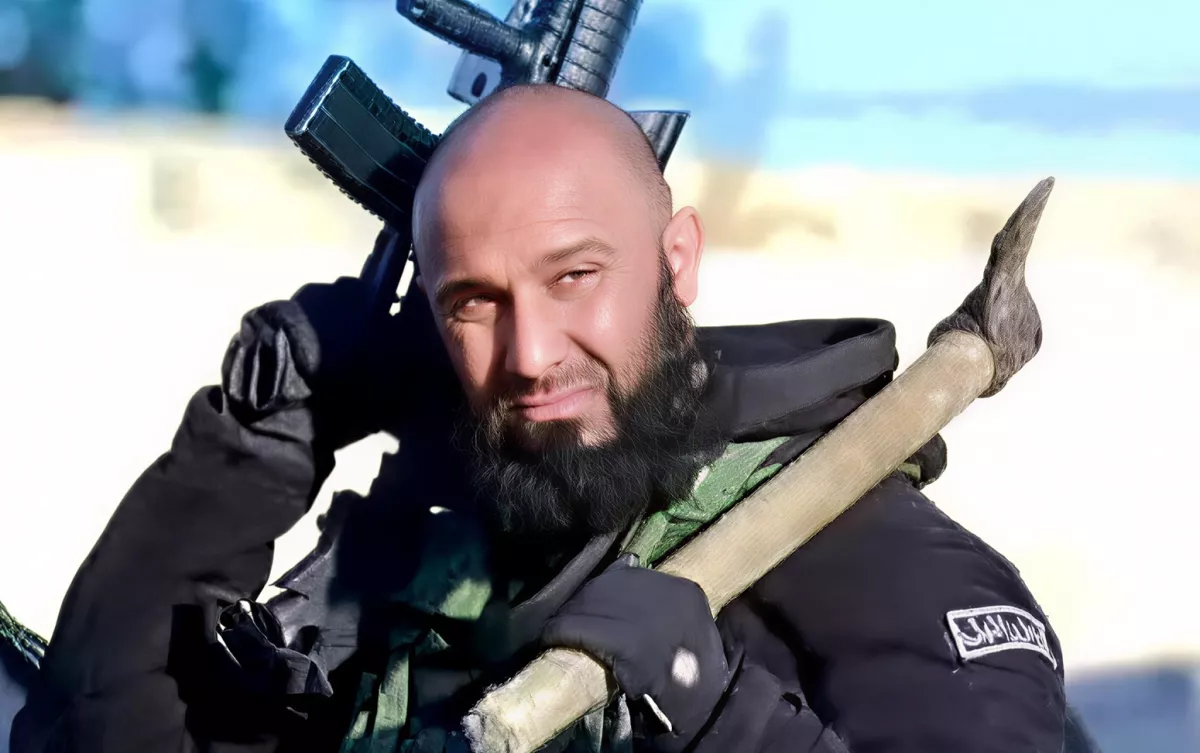 Profil Abu Azrael ‘Malaikat Pencabut Nyawa’ Berkapak yang HABISI 1.500 Anggota ISIS