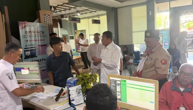 Sidak ke Kantor Kecamatan Cisauk, Bupati Tangerang Pastikan Layanan KTP Bebas Pungli