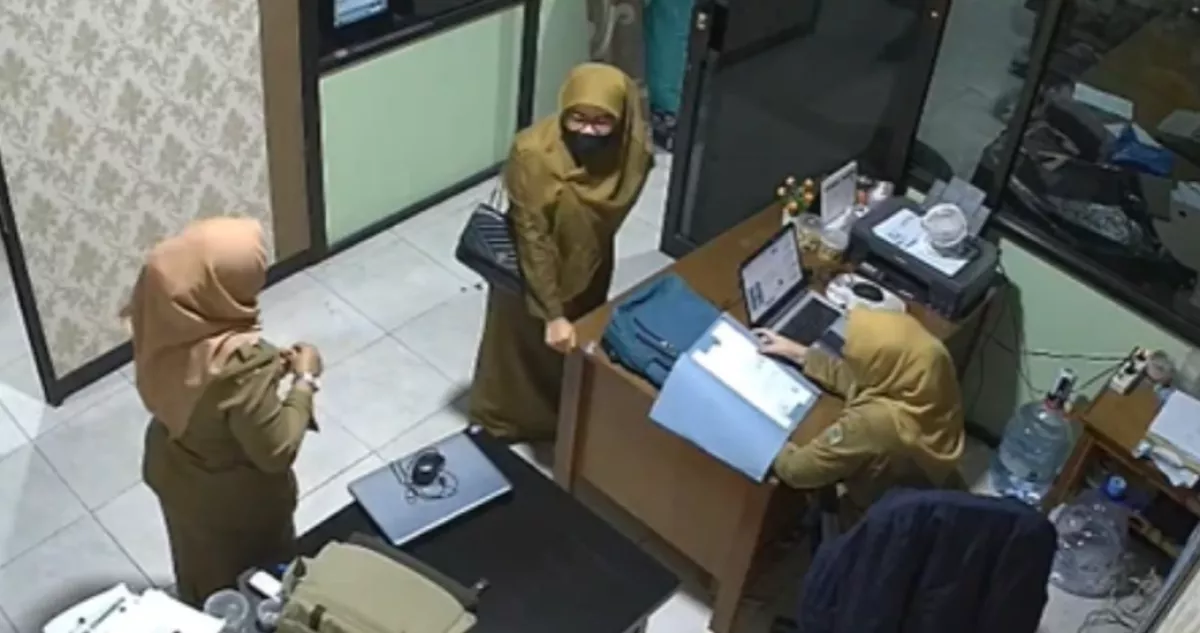 Berakhir Malu, Begini Kisah Wanita yang Tertipu Loker PNS hingga Nekat Ngantor di Pemkab Gresik dengan SK Hasil Editan
